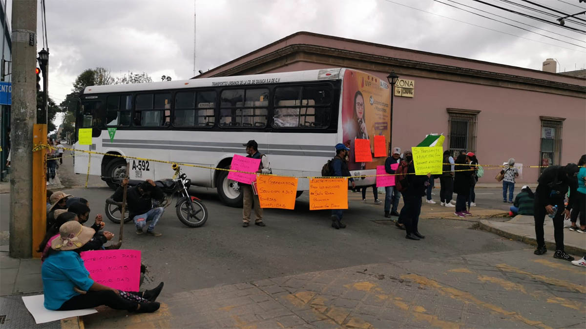 Bloquean Calles En La Ciudad De Oaxaca Por Falta De Obras