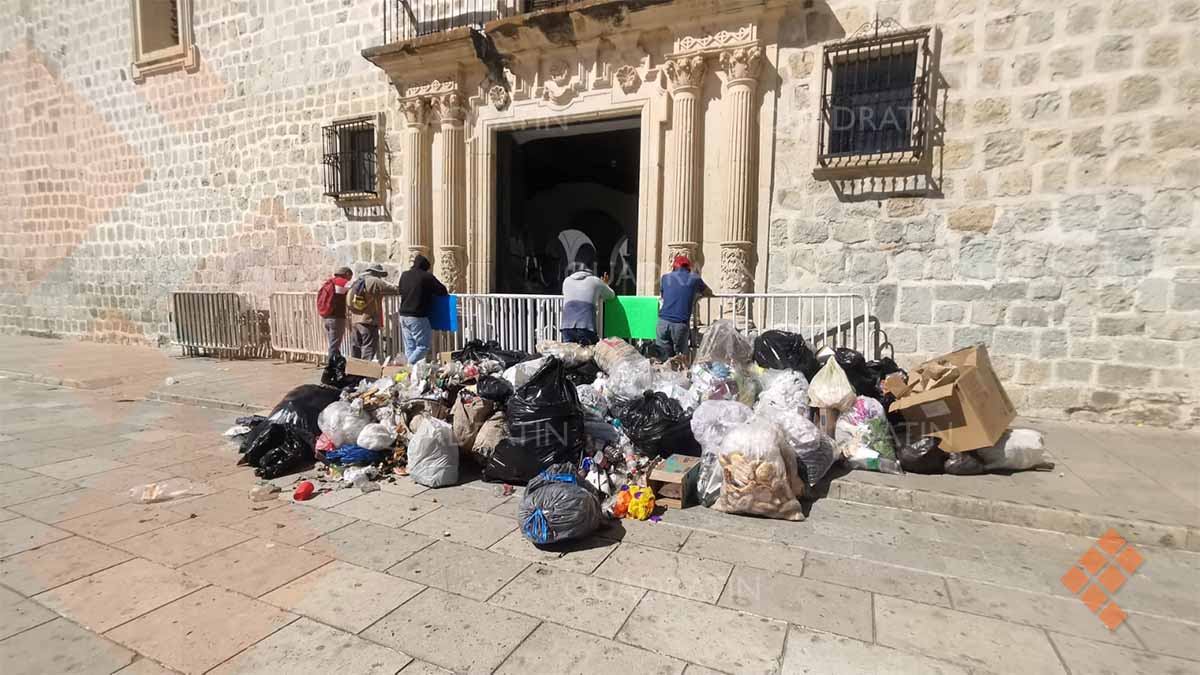 Ocupan Palacio Municipal Cuartel De Polic A Y Z Calo Para Tirar Basura