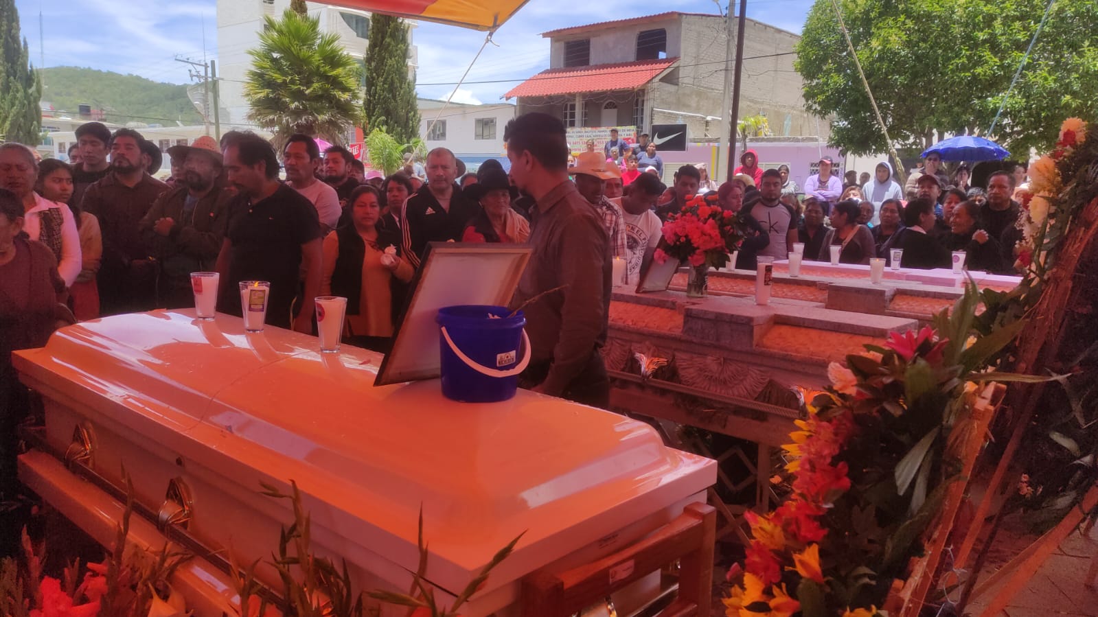 Sepultar N A V Ctimas De La Volcadura De Autob S En Oaxaca