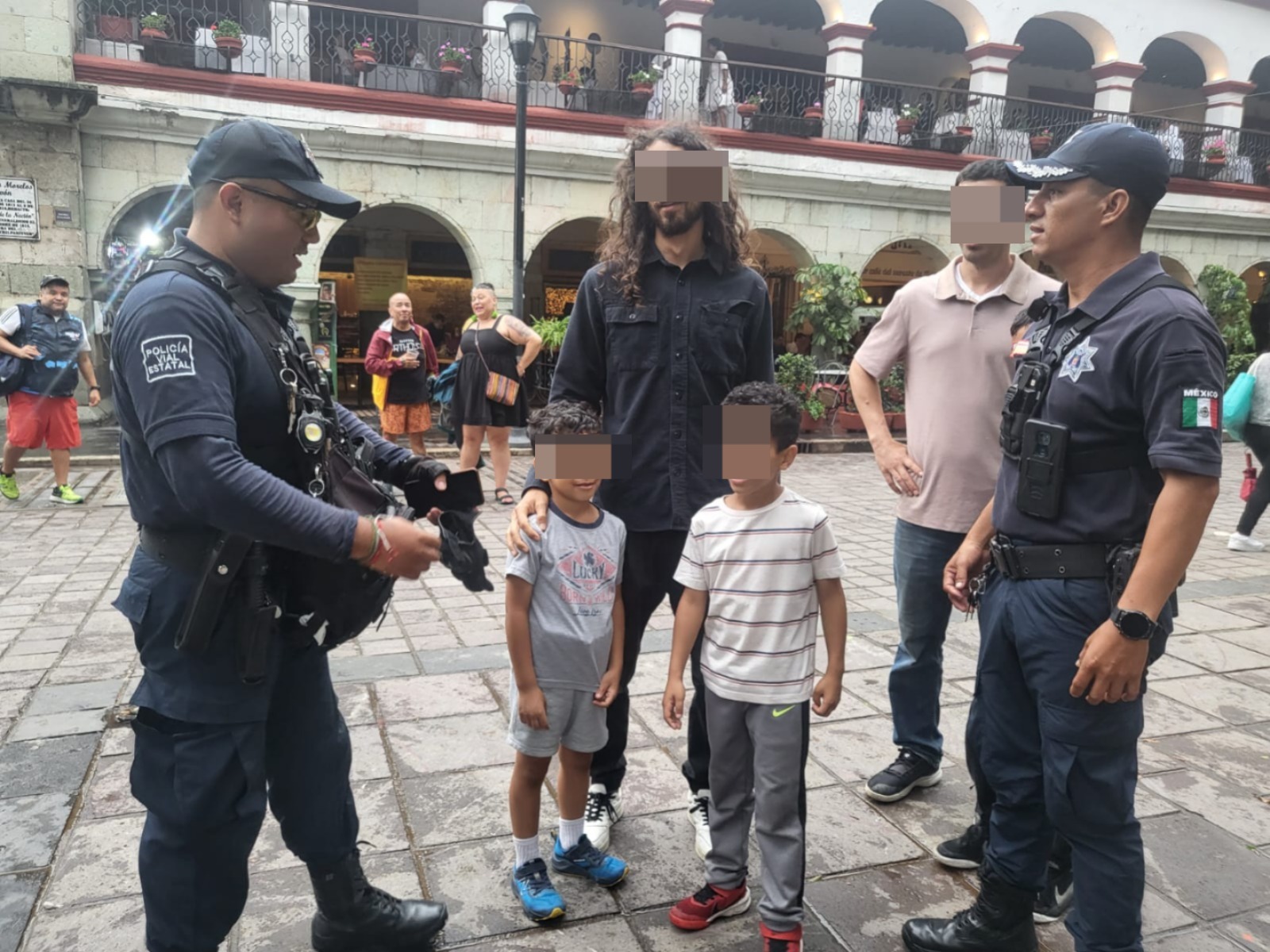 Localiza y entrega Policía Vial a menor extraviado en la ciudad de Oaxaca