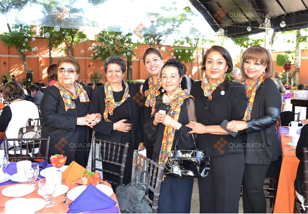 Celebra el Club Soroptimista Internacional Oaxaca el Día de Muertos