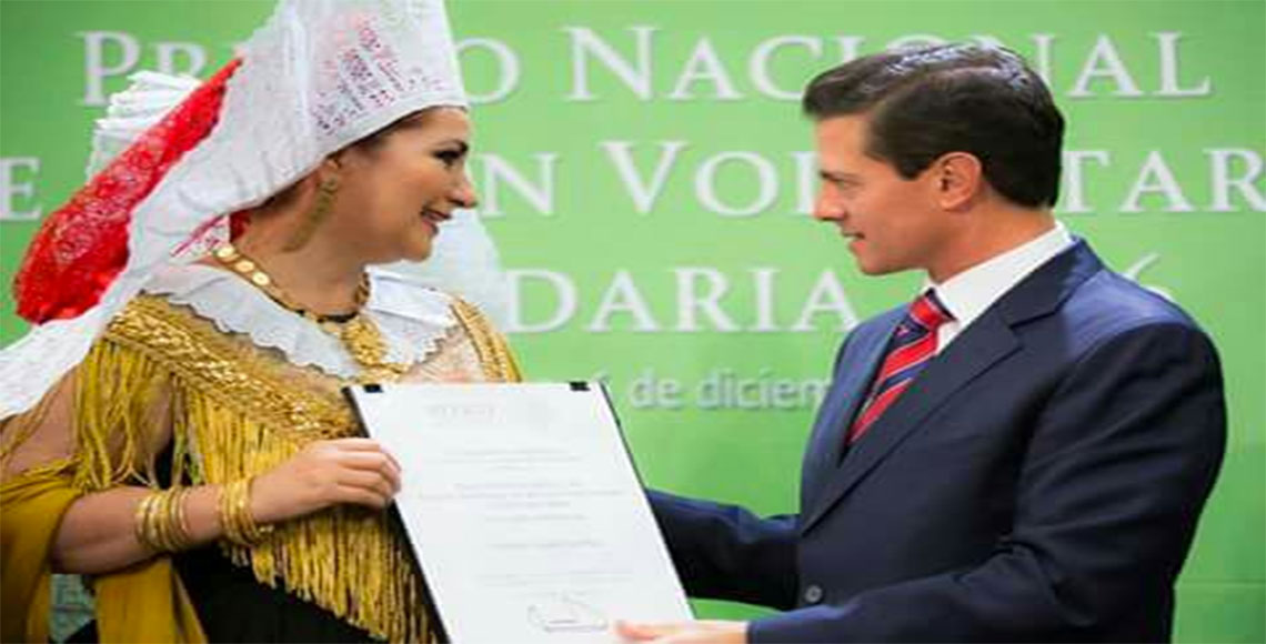 Premia Peña Nieto a empresaria de Salina Cruz, Diana Ramos - Quadratín Oaxaca