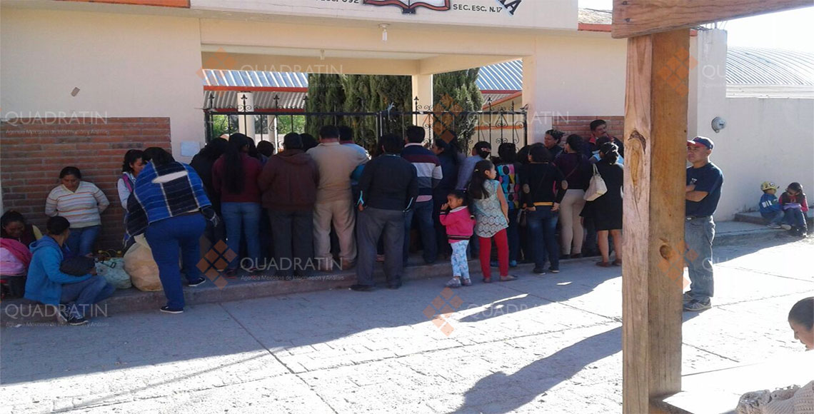 Piden cambio de plantilla de profesores en primaria de Tlaxiaco - Quadratín Oaxaca
