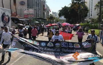 Marchan nuevamente maestros sobre la Costera de Acapulco - Quadratín