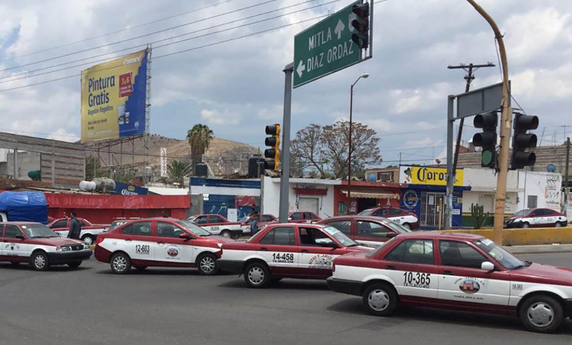 Aumentan taxistas de Etla costo de pasaje sin autorización de Semovi