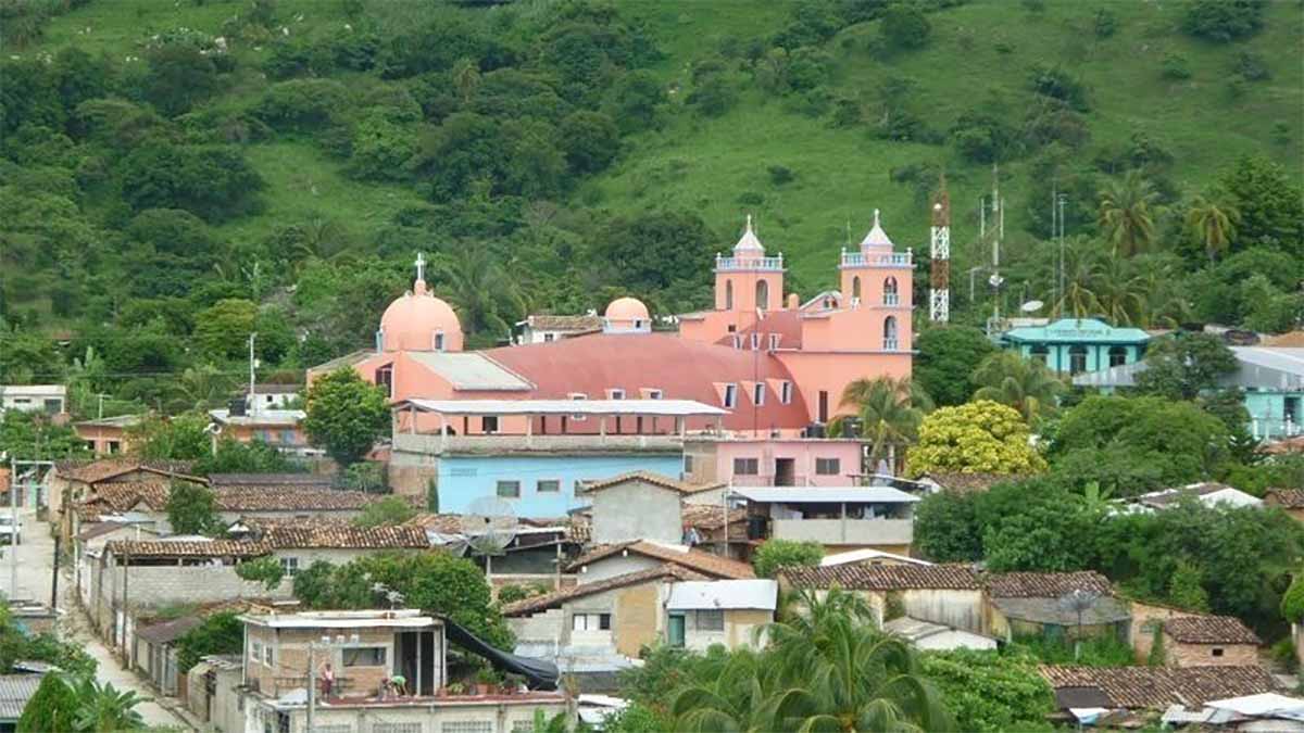 Comando ataca a policías municipales en Tataltepec