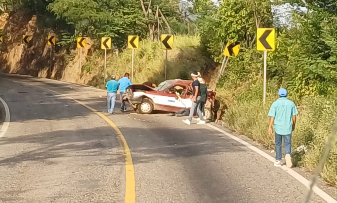 Muere Una Persona Y Hay 2 Heridos Por Choque En Carretera A Salina Cruz 6427