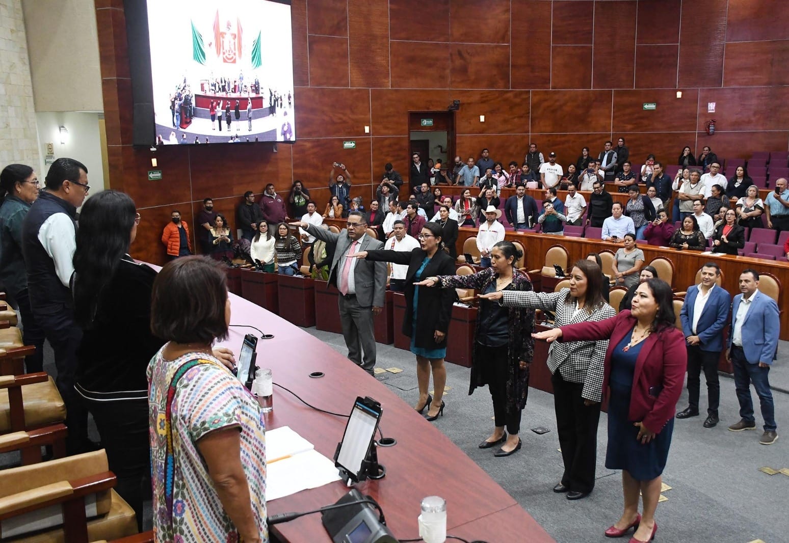 Designa Congreso a 4 magistradas y un magistrado para el TSJO - Quadratín