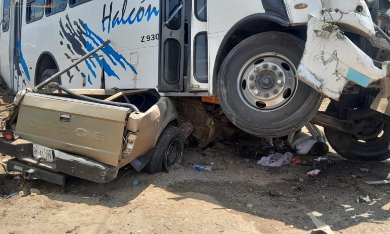 Carambola deja 2 personas fallecidas en la carretera a Zimatlán