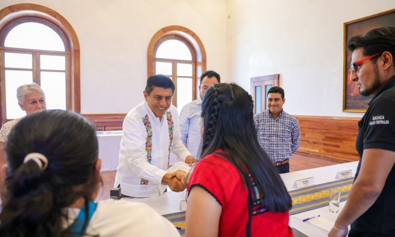 Recibe Gobierno de Oaxaca pliego petitorio de la Sección 22