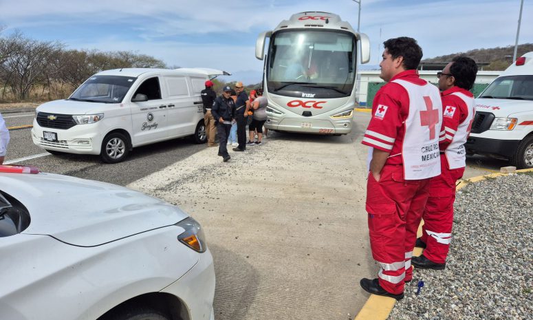 Muere pasajero en autobús rumbo a Juchitán