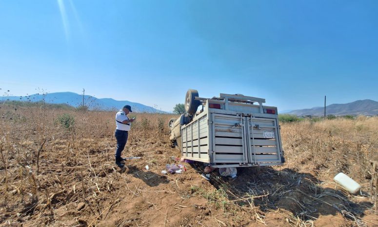 Atiende Policía Vial a 8 heridos por volcadura en Zimatlán
