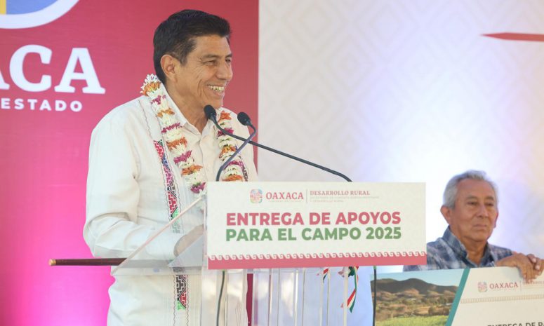 Entrega Salomón Jara 6.7 mdp a productores de la Mixteca