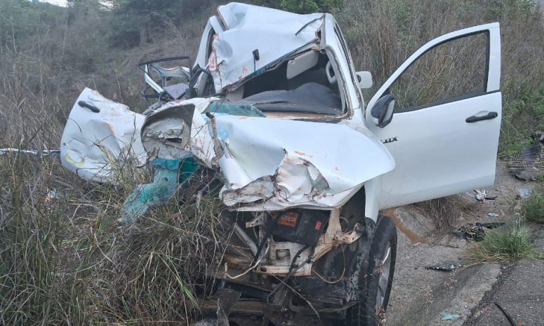 Muere menor prensado en choque en el libramiento de Ejutla