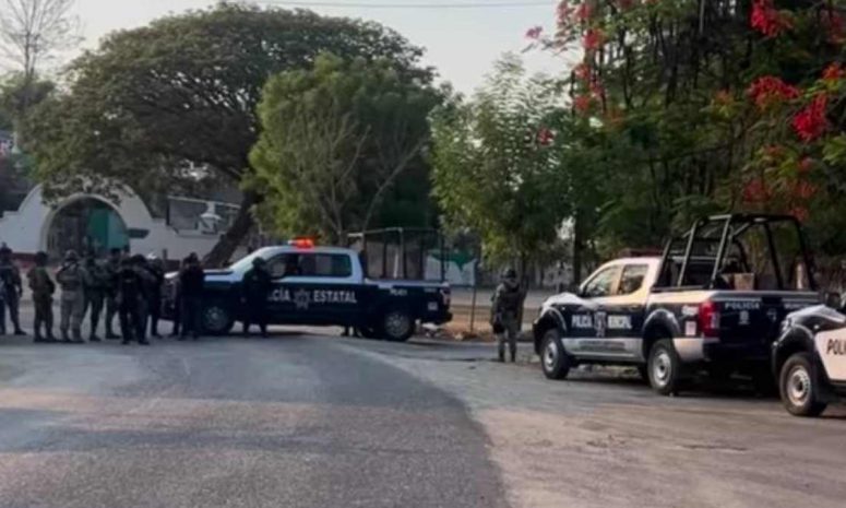Abandonan 2 cuerpos embolsados en el Periférico de Pinotepa