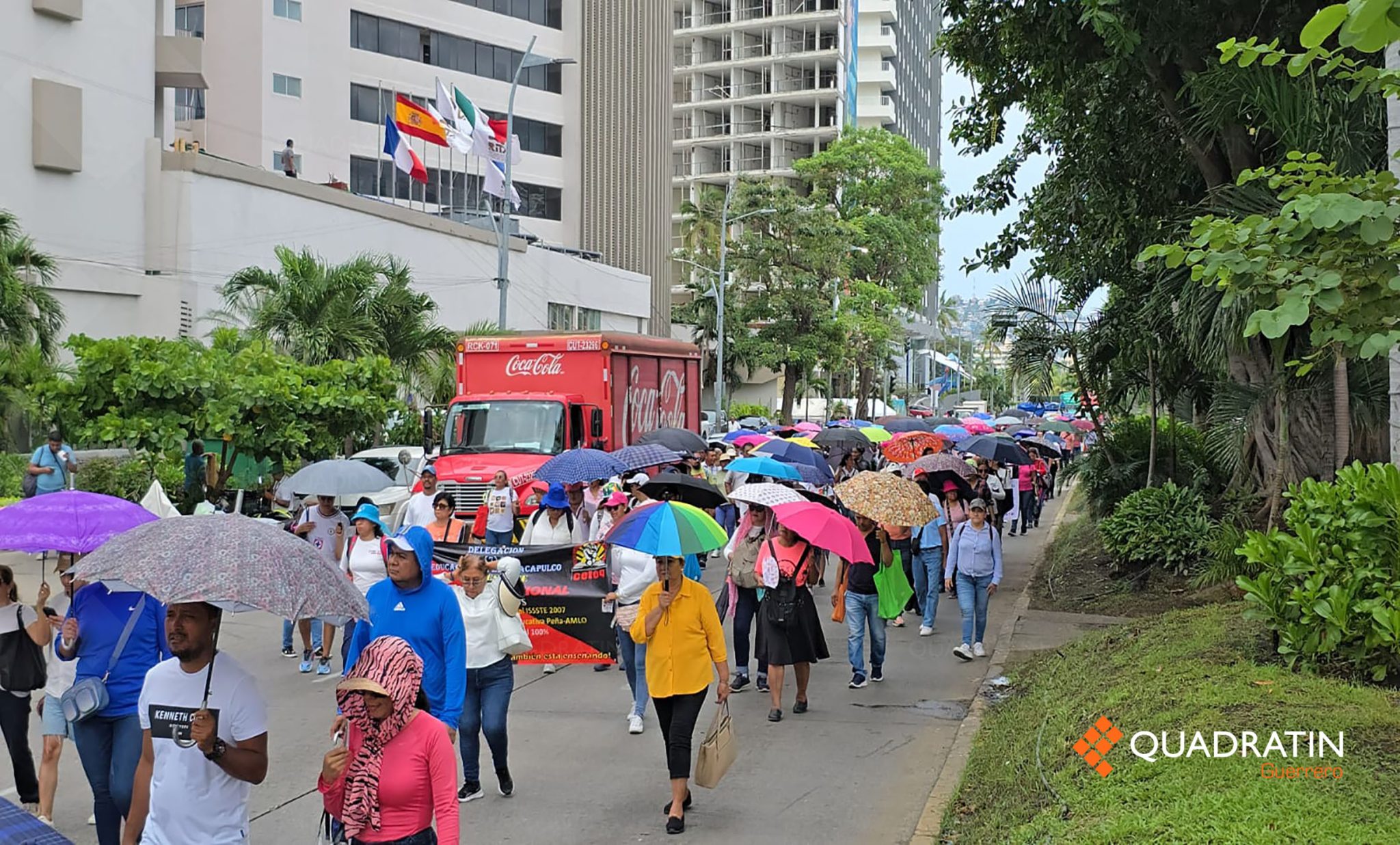 Paralizan maestros de la CETEG con 2 bloqueos la Costera de Acapulco ...