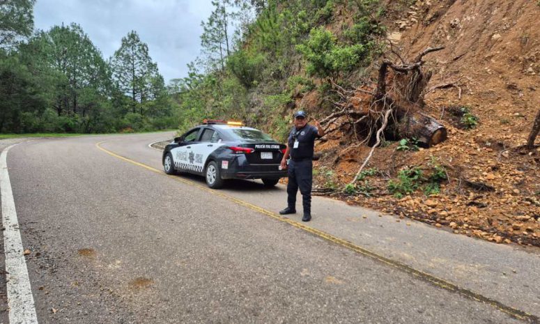 Restablecen vuelos y accesos por tierra en Oaxaca después de Erick