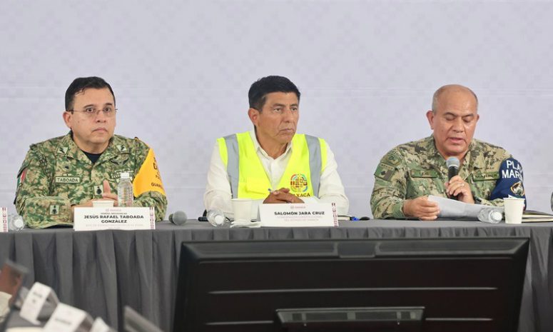 Avanza reconstrucción en la Costa después del huracán Erick