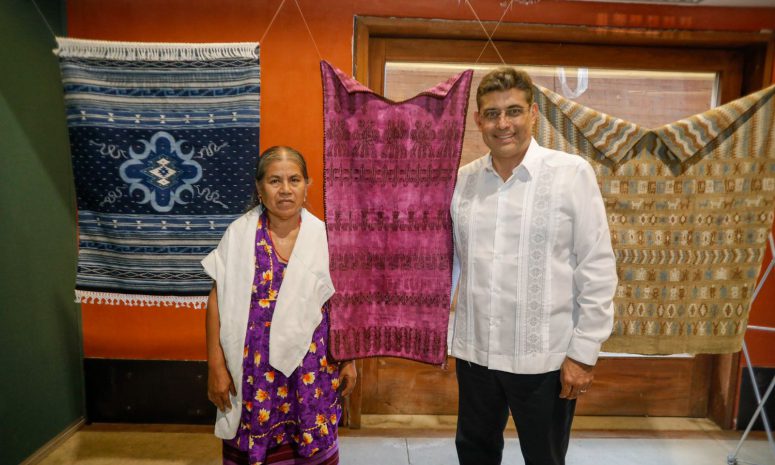 Premia Oaxaca a 51 artesanas y artesanos con el galardón Benito Juárez