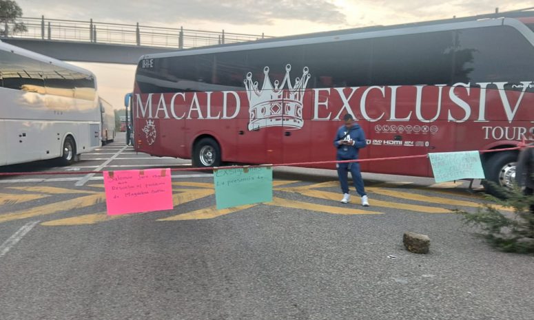 Bloquean carretera en Magdalena Ocotlán por crisis municipal