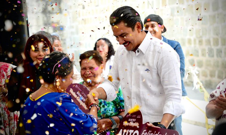 Premia Ray Chagoya a contribuyentes cumplidos de Oaxaca de Juárez