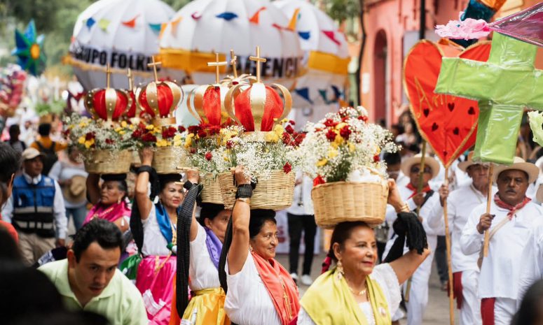 Encuentro de Chinas, marmoteros y faroleros llenan Oaxaca de color