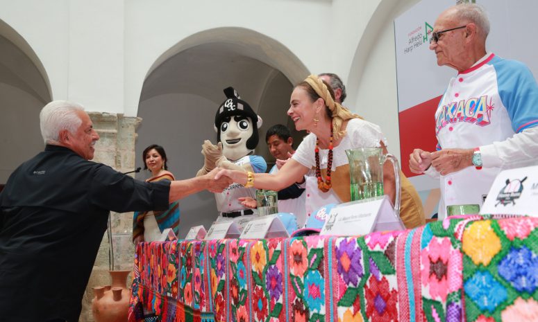 Batazo solidario por Oaxaca: dona Home Runs Banamex 10 mdp a proyectos