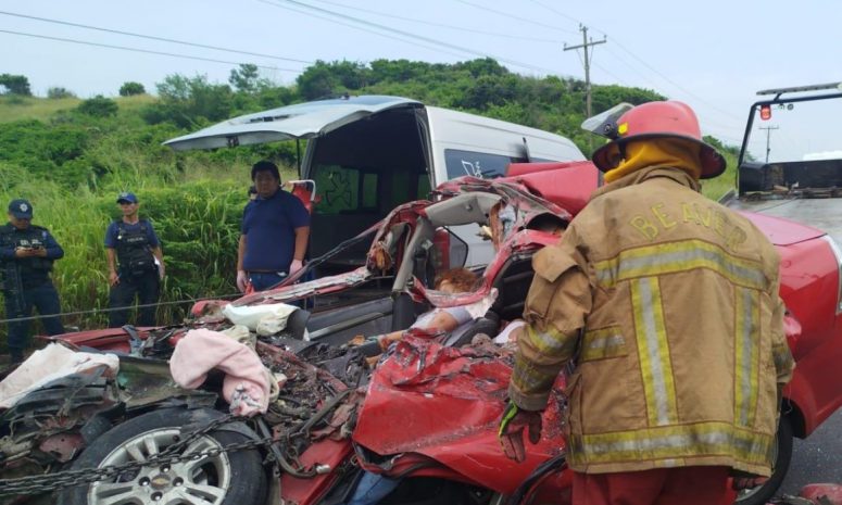 Choque en Veracruz deja 5 muertos; 3 eran menores de edad
