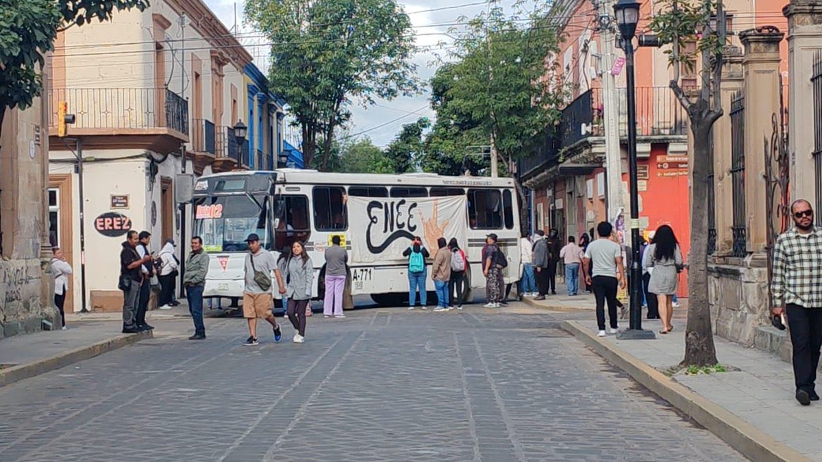 Normalistas bloquean calles en Oaxaca; suman 3 días de caos en la ...