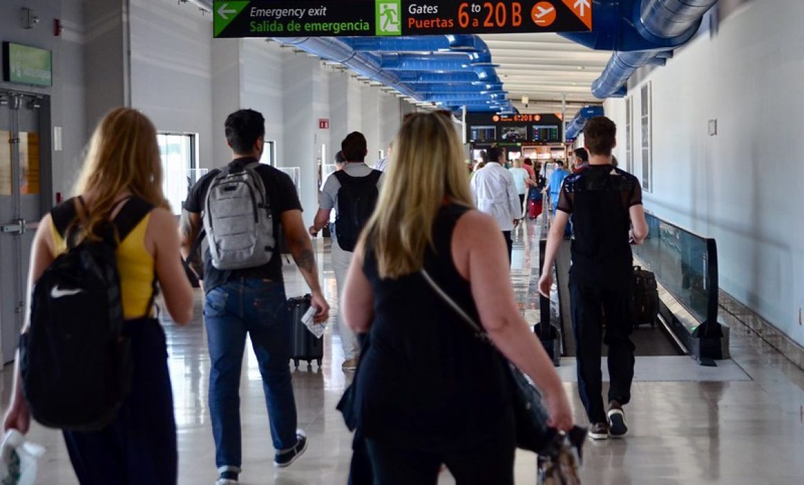 Cancelan vuelos en el Aeropuerto Internacional de Puerto Vallarta ...