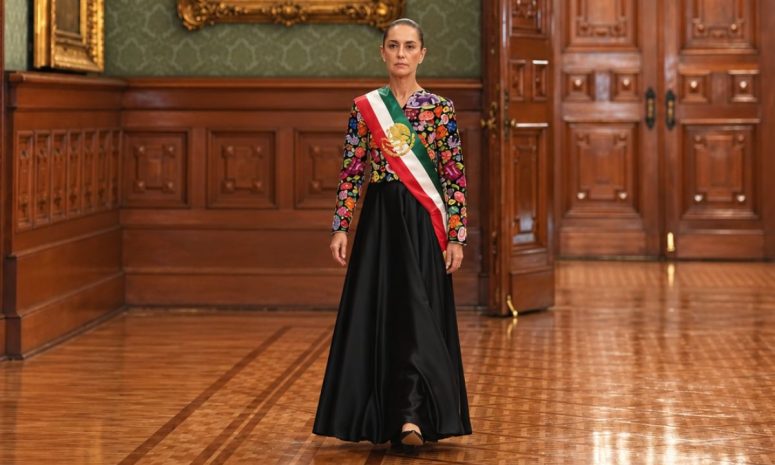 Reivindica Sheinbaum bordado y a comunidad muxe con vestido del Istmo