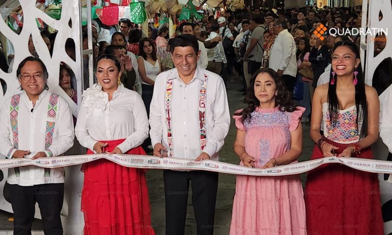 Disfrutan familias verbena Sabores de la Patria en Oaxaca