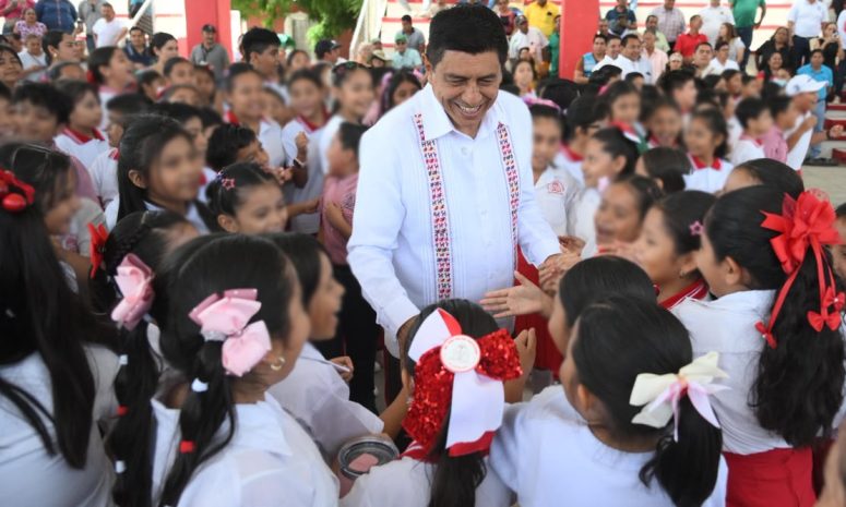 Mejora Jara infraestructura de primaria con techado en Ixtepec