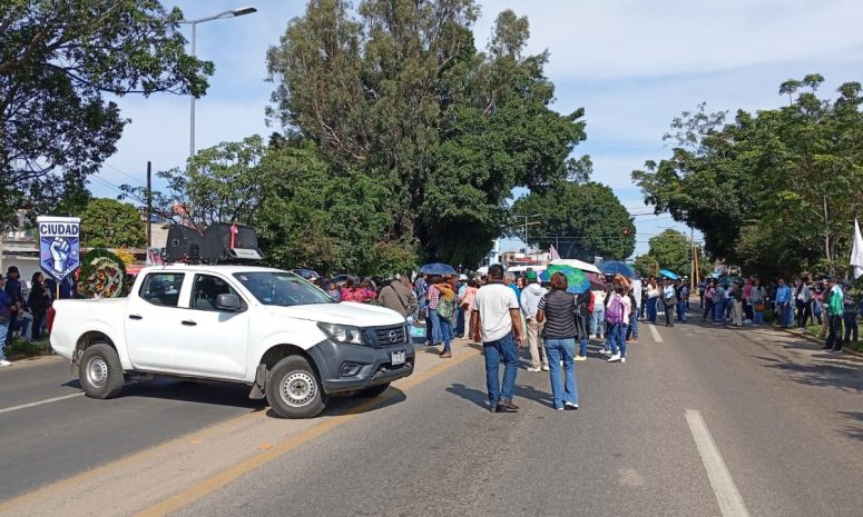 Bloquea Sección 22 Símbolos Patrios en memoria de Alejandro García