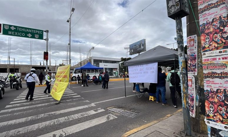 Bloquea personal administrativo del IEEPO 5 puntos de Oaxaca