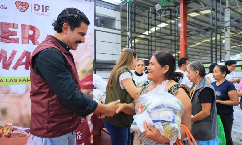 Acerca Súper Vecinal productos básicos a familias de Montoya