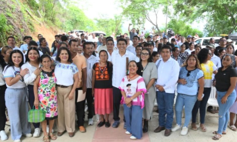 Inaugura Salomón Jara camino en Santiago Jocotepec, Tututepec