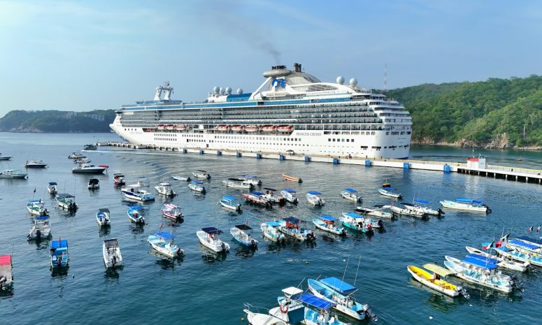 Arriba a Huatulco primer crucero de la temporada 2026-2027