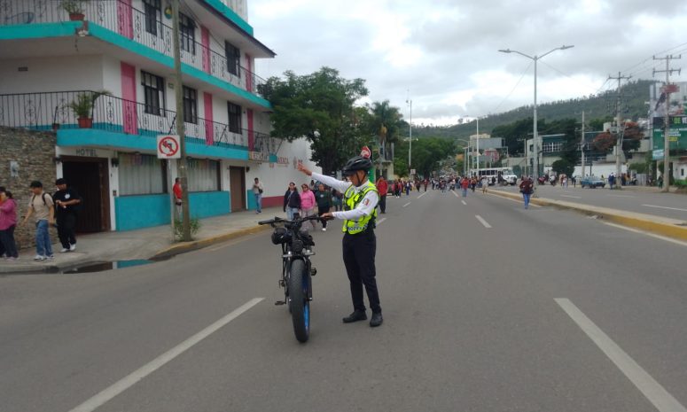 Generan maestros segundo día de caos vial en Oaxaca
