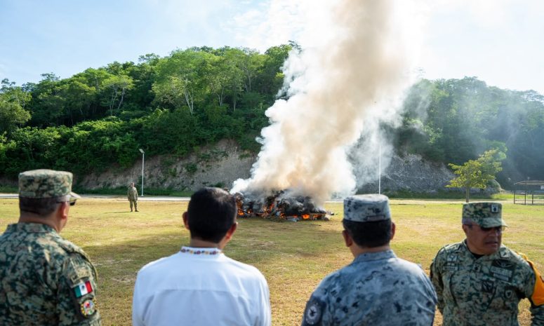 Destruyen narcóticos y objetos del delito en Huatulco
