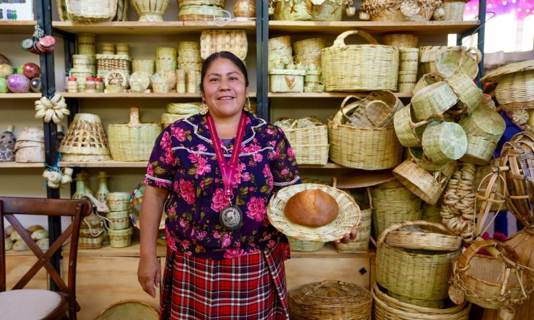 Reúne Casa Hecho en Oaxaca a más de 100 artesanos