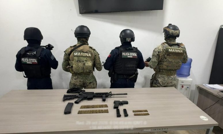 Abandonan armas y municiones al huir de marinos en Juchitán